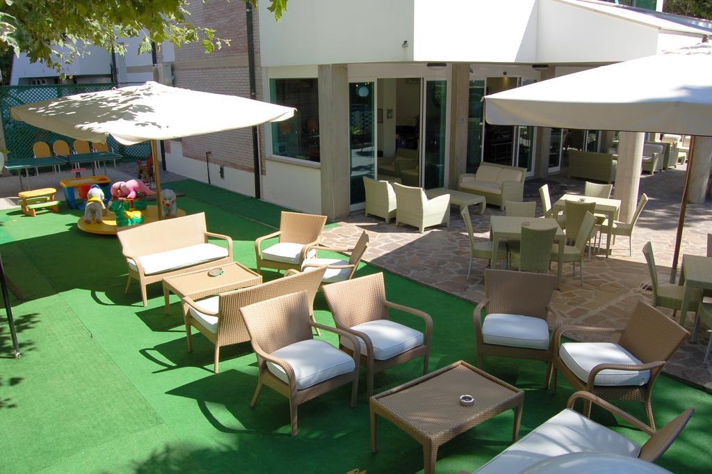 Hotel Matteo Cervia Exterior foto